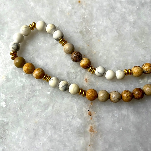 Mala necklace with tassel and gold medallian - Picture 5 of 10